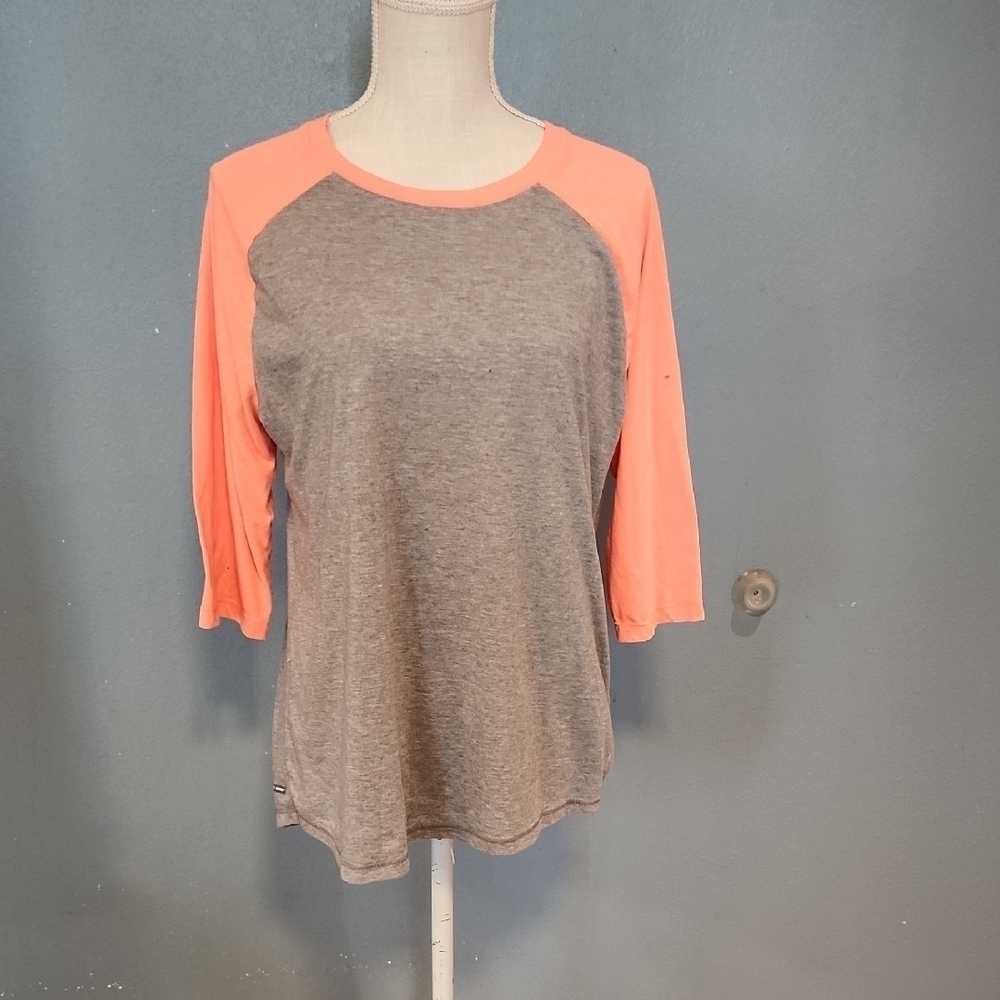 Danskin Now Athletic Loose Fit High Low Hem Colorblock 3/4 Sleeves Drifit Top